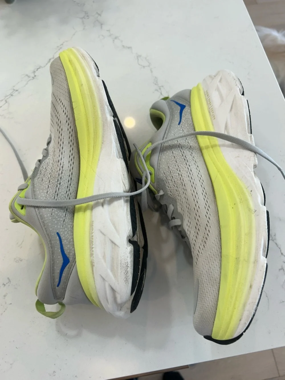 Men’s Hoka Bondi 8 Gray with Neon Yellow & Blue Accents size 9D - Picture 2 of 4